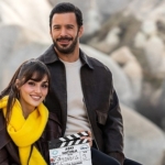 hande-ercel-ve-baris-arducun-basrollerinde-yer-aldigi-aski-hatirla-dizisi-cok-yakinda-disneyta.jpg