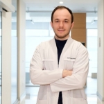 ust-cenedeki-kemik-yetersizliklerinde-zigomatik-implant-cozum-olabilir.jpg