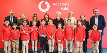vodafone-vakfi-danisma-kurulu-uyeleri-gelecegin-yapay-zeka-yildizlariyla-bulustu.jpg