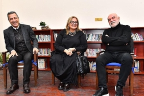 izmirin-kitap-kurtlarina-ercan-kesalli-surpriz.jpg
