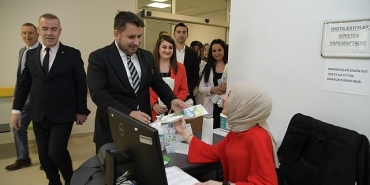saglik-calisanlarina-anlamli-ziyaret.jpg