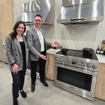 samsung-kbis-2025te-akilli-ekranlarla-donatilan-ai-ev-cihazlarini-sergiledi.jpg