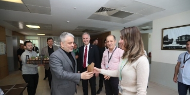 tip-bayraminda-hekimler-ziyaret-edildi.jpg