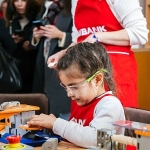 akbank-donusumde-gelecek-var-ile-on-binlerce-cocugun-egitim-deneyimini-iyilestiriyor.jpg