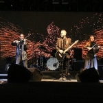 bayindir-26-uluslararasi-cicek-festivalinin-2-gununde-haluk-levent-ruzgari-esti.jpg