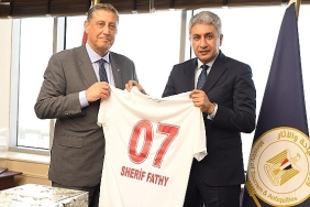 corendon-airlines-yonetim-kurulu-baskani-yildiray-karaer-misirin-turizm-ve-sivil-havacilik-bakanlari-ile-bir-araya-geldi.jpg
