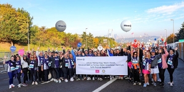 allianz-turkiye-gonulluleri-istanbul-maratonunda-iyilik-pesinde-kostu.jpg