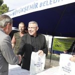 baskan-cercioglu-ata-tohumlarindan-uretilen-fideleri-koskte-vatandaslarla-bulusturdu.jpg