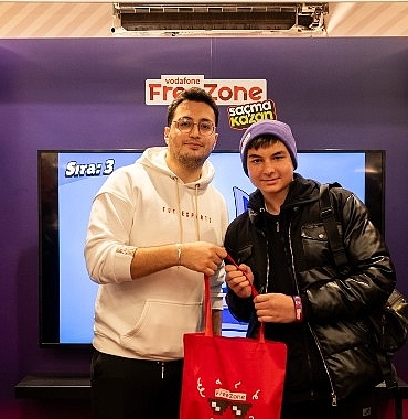 oyunseverler-vodafone-magazasinda-5g-farkiyla-brawl-stars-oynadi.jpg