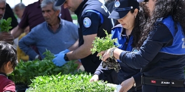buyuksehirden-salihlili-ureticilere-34-bin-sebze-fidesi.jpg