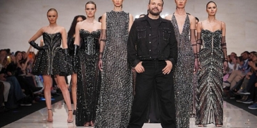 murat-acar-defilesinde-mermer-podyumda-moda-resitali.jpg